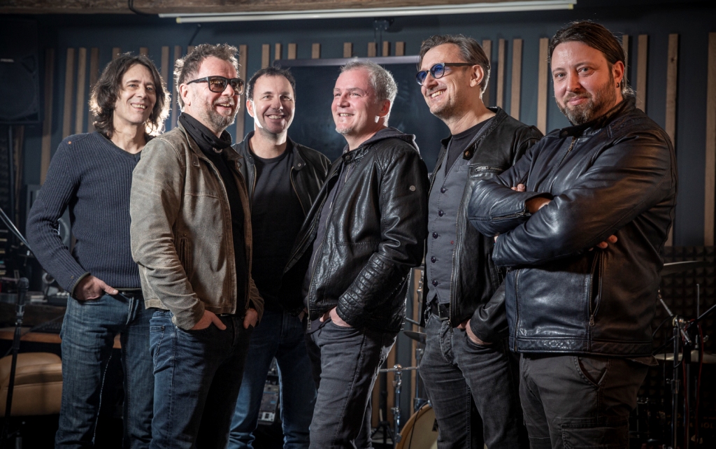 Mi2 uradna fotografija